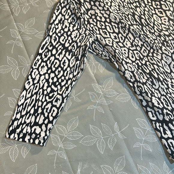 Chaus New York Blouse. - Picture 8 of 15